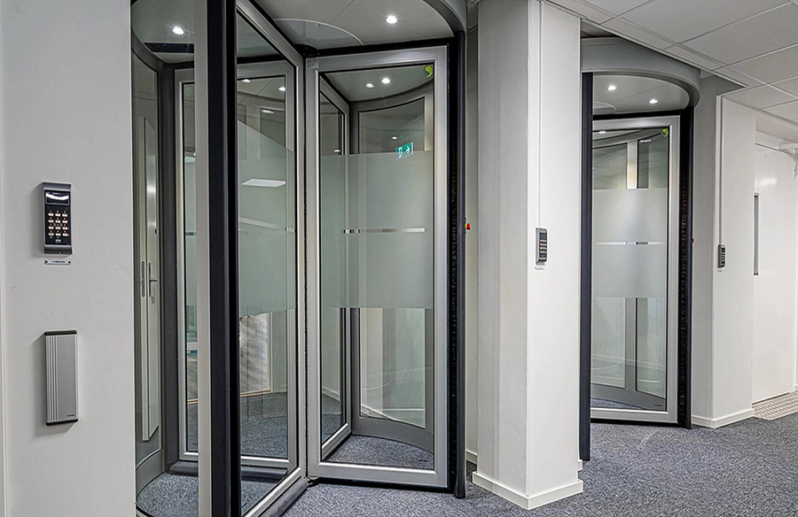 Enhancing Security with ASSA ABLOY RD3A/RD4A Security Revolving Door