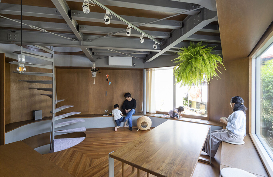 Embracing-Bay-Windows-The-Bay-Window-Tower-House-by-Takaaki-Fuji-Yuko-Fuji-Architecture.jpg